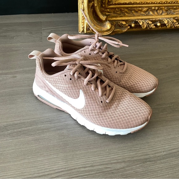 blush nike women's sneakers